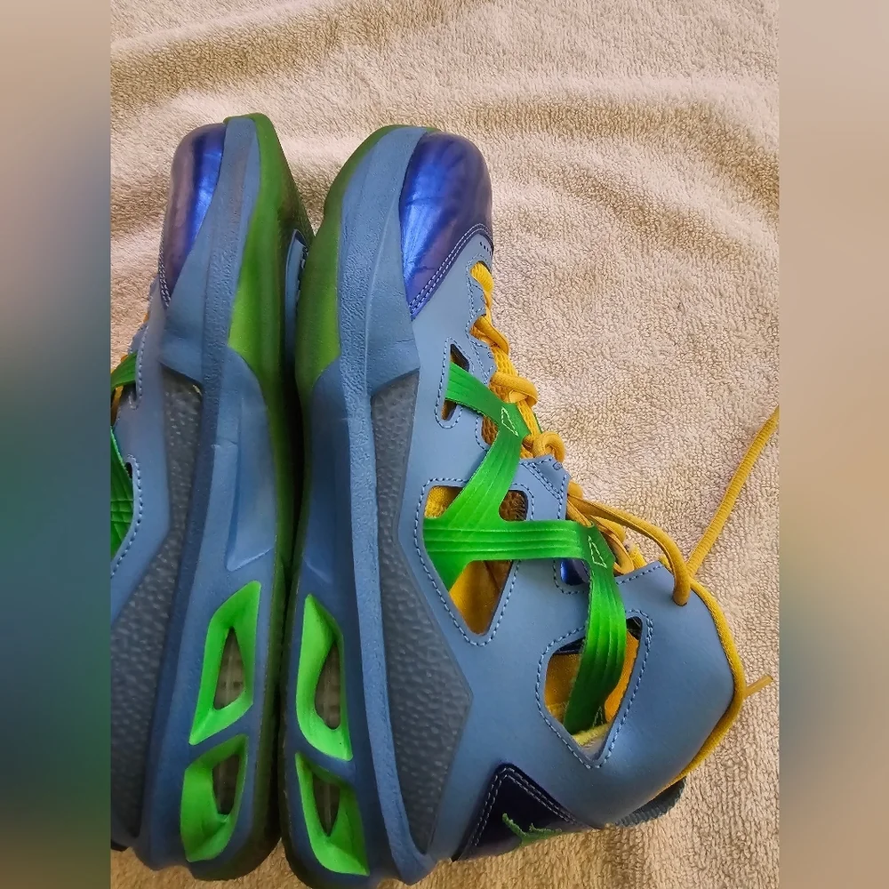 Jordan - Men's Melo M9 'University Blue Poison Green' - Size 7.5